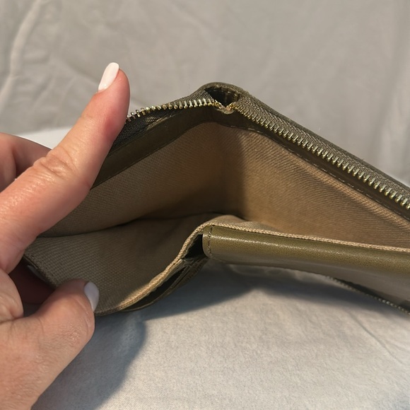 Madewell Olive Green Zip-Around Leather Wallet - Picture 9 of 9
